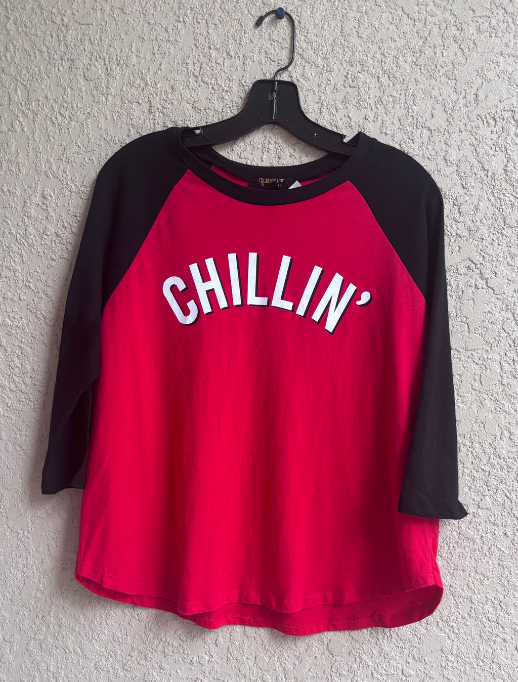 Women’s Queen Short Sleeve “CHILLIN’” Raglan Tee – Red & Black – XL